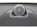 オプション設定の高級ブランド「Bowers&Wilkins」プレミアムサウンドシステムを搭載。重厚な音場をお楽しみいただけます。