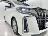 フォグランプ装着車です。暗い夜道の車両前方を明るく照らします