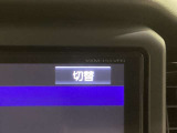 VSA装備車です。VSAはドライバーの操作と車の動きを見守っています。もし車の挙動が乱れたとき、4輪別々にブレーキをかけたり、エンジンパワーをしぼることによって車を安定させます。