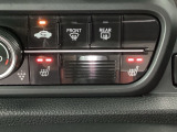 運転席と助手席にはシートヒーターが付いています☆寒い時期に腰周りを温めてくれるので体全体が温まりやすいのは勿論、暖房と違い顔に風が当たらないので、乾燥肌やドライアイの方でも大丈夫☆