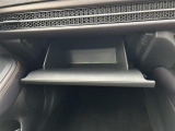 【グローブボックス】大容量のグローブボックスです!!車検証ケース他、日頃使う小物類の収納スペースもたくさんあります!