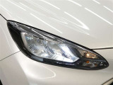 LEDヘッドライトです。デザイン性がよくとても明るいので、夜間の走行や悪天候でも安心です。しかも長寿命!