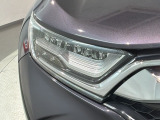 LEDヘッドライトは、点灯の瞬間から最大光量を発揮し、突然暗くなるトンネルなどでの安定感を高めます。