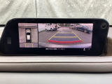 狭い場所での駐車やすれ違いなどでより的確な運転操作に役立つ360&deg;ビューモニターが装備されています。