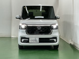 LEDヘッドライトを装備しています。LEDヘッドライトはとても明るく、雨の日や夜間走行も安全・安心です。オートライトコントロール付きで周囲の明るさに応じて自動で点灯・消灯します