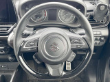 【純正革巻きステアリング】上質な革を使用することで、手にしっかり馴染みとても運転しやすいハンドルです♪