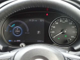 【メーターパネル】素早く車の情報が読み取れる、視認性に優れたシンプルなデザインのメーターパネルです。