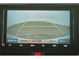 バックガイドモニターで、後方を確認しながら安心して駐車することができます。運転初心者も熟練者も必須の機能ですよ!