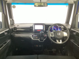 【前方視界】開放的な前方視界!運転がしやすく疲れにくいです♪窓が大きく、見通しがとっても良いおクルマですよ♪