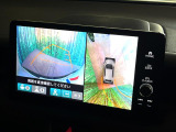 【マルチビューカメラシステム】専用のカメラにより、上から見下ろしたような視点で360度クルマの周囲を確認することができます☆死角部分も確認しやすく、狭い場所での切り返しや駐車もスムーズに行えます。