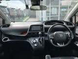 【運転席・インパネまわり】ハンドル・シート・フロアーなど隅々までプロによるクリーニング済み☆彡キレイな車内でドライブが一層快適にお楽しみいただけます!!