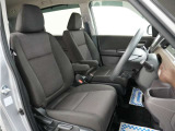 運転席のスペースはゆったりしていて、視界も広く確保されているので普段の運転からロングドライブまで快適です。