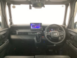 【前方視界】開放的な前方視界!運転がしやすく疲れにくいです♪窓が大きく、見通しがとっても良いおクルマですよ♪