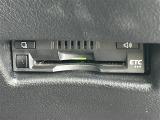 【ETC】有料道路を利用する際に料金所で停止することなく通過できる、ETC車載器(ノンストップ自動料金収受システム機器)が装備されています。セットアップを行うことで利用可能になります。