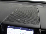 【harman/kardon】身体に伝わる重低音を生み出すエアベンチレーテッドサブウーファーを含む14個の高音質スピーカーにより、目の前で演奏されているかのような臨場感を体験できるオーディオシステムです。