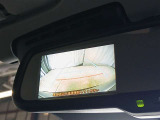 駐車が苦手な方でも安心のバックガイドモニター搭載。 後方の映像をクリアに表示し、ガイドラインで車庫入れや縦列駐車をしっかりサポート。毎日の運転がぐっとラクになります。