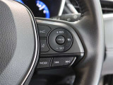 アダプティブクルーズコントロール機能付きです。走行中に先行車の様子を検知しながら、設定した車速の範囲内で先行車との距離のキープを支援します。詳細は販売店スタッフまでおたずねください。