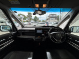 インパネ周りのお写真です。 視界が広く運転もしやすくなっております♪