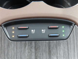 シートエアコン付きで一年中快適です。