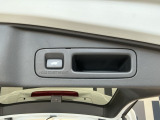 お好みの位置で止められるメモリー機能付の電動リアゲートです!後ろが狭い駐車場でもスムーズに荷物を積めて、さらに背が低い人の手がムリなく届く高さで止めることも可能です!