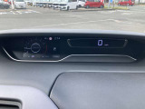 大きく見やすいスピードメーター。