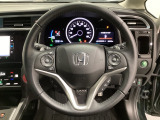 ハンドルにHondaセンシング系のクルーズコントロールやレーンキープアシストなどのスイッチと、オーディオの操作スイッチが装備されています。ハンドルから手を離さず安全に操作できます。