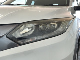 LEDヘッドライトは、点灯の瞬間から最大光量を発揮し、突然暗くなるトンネルなどでの安定感を高めます。