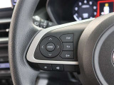ステアリングスイッチ付き。前方から目を離すことなく操作することが可能です。