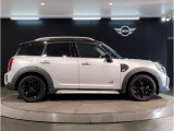 ☆MINIの車の始まりは大人四人がギリギリ乗れるコンパクトな車です!!今となっては3ナンバーですが、もともとは5ナンバーの車でした!!