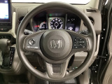 ハンドルにHondaセンシング系のクルーズコントロールやレーンキープアシストなどのスイッチと、オーディオの操作スイッチが装備されています。ハンドルから手を離さず安全に操作できます。