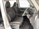 運転席にはアームレストが付いております!