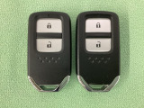 スマートキーを装備しています。鍵を差し込むことなくドアロックの開け閉めと、スタートボタン操作でのエンジンスタートができます。スペアキーも同じものを用意しております。
