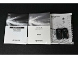 保証書・記録簿・取扱説明書と揃っていいます。キーの電池は新品にお取替えしてから納車させて頂きます。