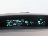カラーヘッドアップディスプレイ付き。少ない視線移動で情報を確認できるので、運転の疲労軽減に繋がりますよ♪