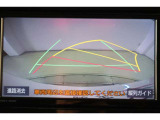 ハンドル操作に連動してガイドラインが変化するバックカメラ搭載です。クルマは構造上たくさんの死角がありますので、とても便利な機能ですね。あくまで補助の為の装備ですのでバックは目視での確認が大事ですよ!