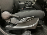 運転席は高さの調節も出来ます♪