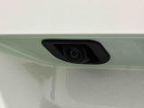 ナビゲーション等を装着した場合にバックするとき後方の安全確認ができるバックカメラが付いてます