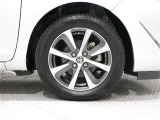 タイタサイズは(185/60R15)で純正アルミホイールです。
