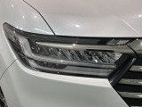LEDヘッドライトは、点灯の瞬間から最大光量を発揮し、突然暗くなるトンネルなどでの安定感を高めます。