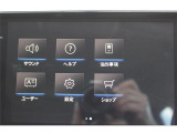 手のひらを画面にかざして左右にスワイプすることで操作を行えるジェスチャーコントロールを搭載しています。