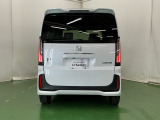 後席の窓には外から車内が見えにくくなるプライバシーガラスを採用。周りを気にせずリラックスして過ごせます