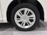 タイヤサイズは(165/65R14)でキャップ付きスチールホイールるです。