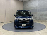 お車購入のポイントとなるフロントマスクです!シャープな目つきが印象的なデザインのヘッドランプです。