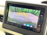 【バックカメラ】駐車時に後方がリアルタイム映像で確認できます。大型商業施設や立体駐車場での駐車時や、夜間のバック時に大活躍!運転スキルに関わらず、今や必須となった装備のひとつです!