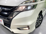 【LEDヘッドライト】悪天候や夜間走行時も良好な視界を確保し安心して運転できる高輝度LEDヘッドライトを装備!点灯速度が早く、消費電力も抑えられています。