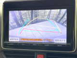 【バックカメラ】駐車時に後方がリアルタイム映像で確認できます。大型商業施設や立体駐車場での駐車時や、夜間のバック時に大活躍!運転スキルに関わらず、今や必須となった装備のひとつです!