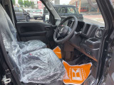 毎日過ごす運転席は要チェック。シートのへたり・擦れ、視界のイメージまで伝わる重要ポイント。