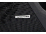 harman/kardonサウンドシステムを搭載。専用スピーカーで車内が上質な音楽空間に変わります