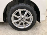 純正のアルミホイール装着。サイズは155/65R14です