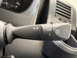 【オートライト】周りの明るさに応じて自動でヘッドライトの点灯・消灯ができる機能です!ライトの付け忘れ・消し忘れなどが無くなり、雨の日や夕方の走行も安心!トンネル通過時も便利ですね♪